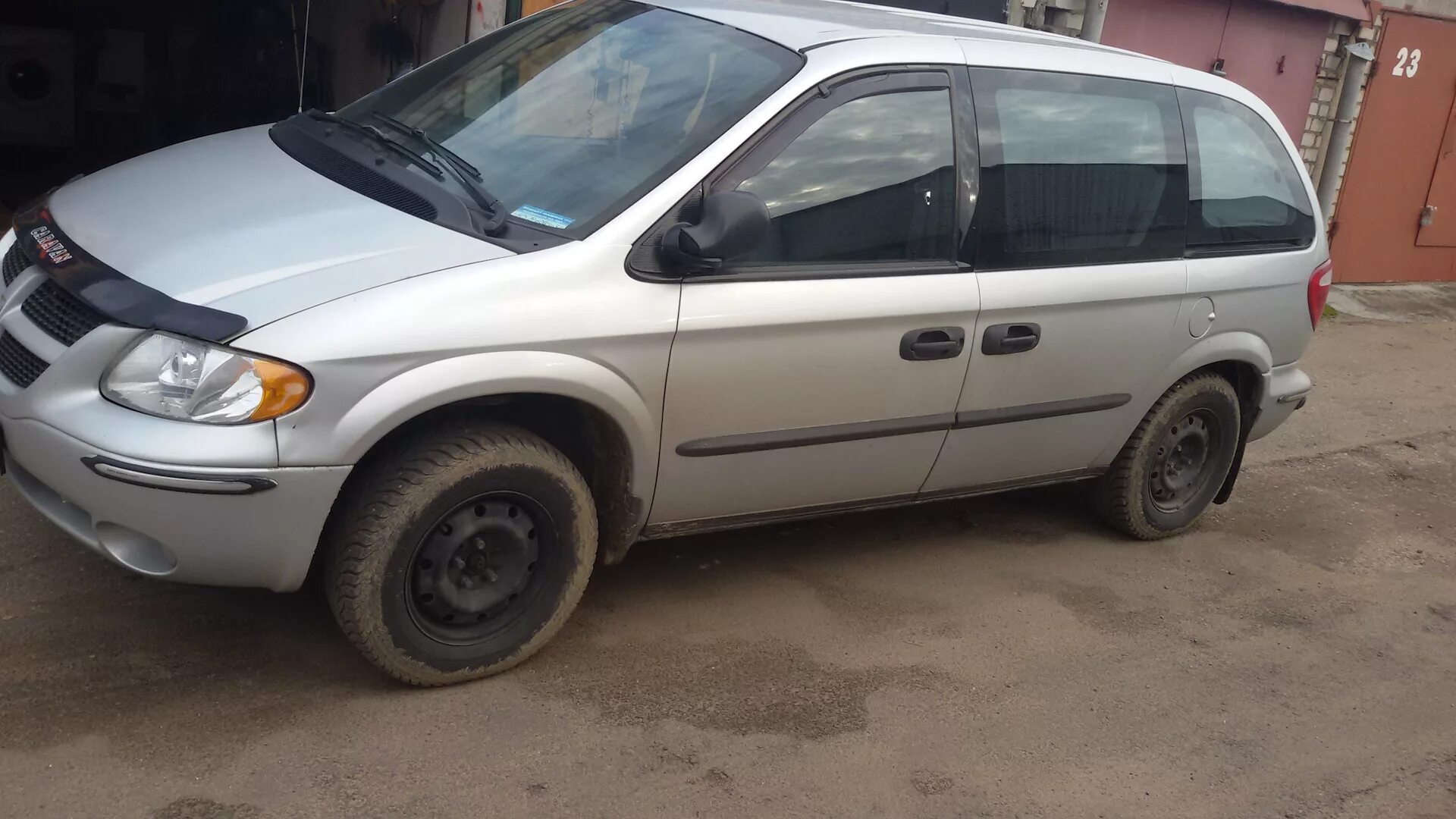 Додж караван 4 поколения. Dodge caravan диски. 205/55 r16 dodge caravan. Колеса dodge caravan. Колеса на додж караван 4.