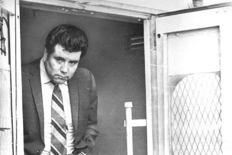 Габриэль грандос почтальон. Габриэль гранадос почтальон. Габриэль грандос почтальон. Габриэль марч грандос. Самый большой срок тюремного заключения.