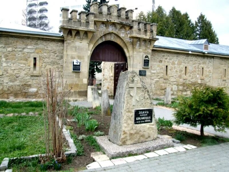 Кисловодский историко-краеведческий музей крепость кисловодск. Кисловодский музей. Историко краеведческий музей крепость в кисловодске. Кисловодский музей крепость. Кисловодский музей.