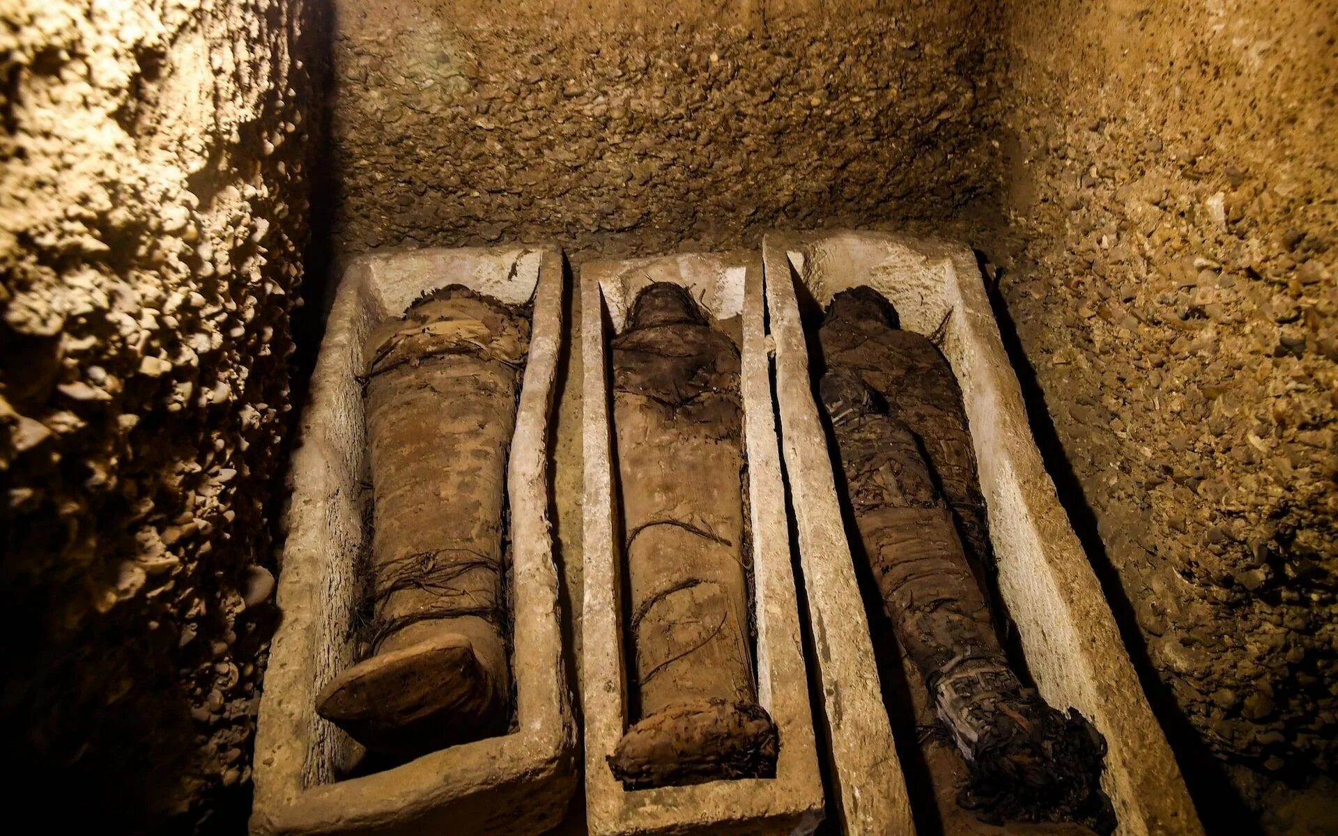 Гробницы фараонов в древнем Египте. Фараон Тутанхамон Гробница раскопки. Раскопки древнего Египта саркофаг фараона. Могилы фараонов древнего Египта. Что такое погребение фараона