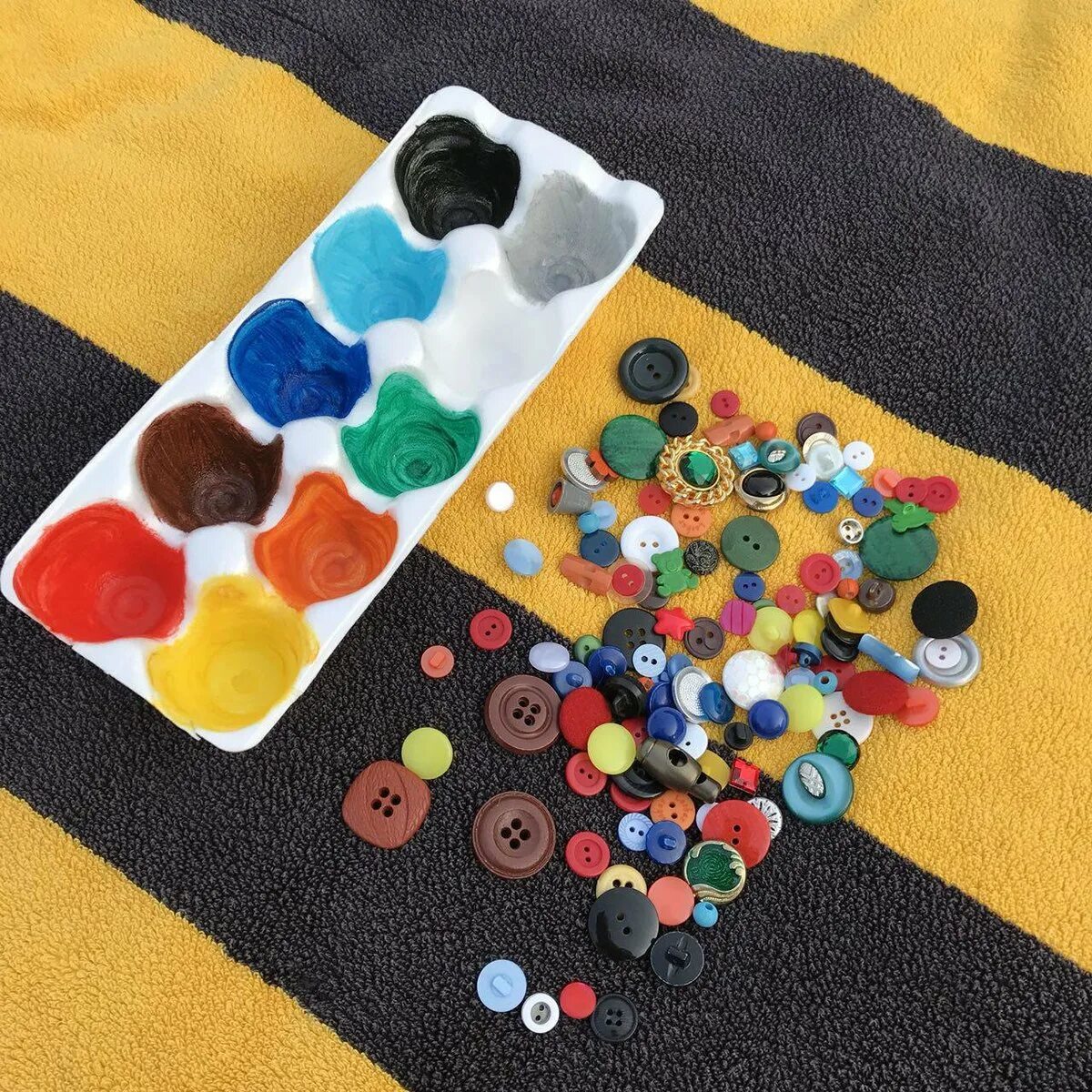 Пособие пуговицы. Пособие пуговицы. Пособия для мелкой моторики. Фетр и пуговицы. Пособие пуговицы.