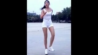 Цин цин танцует шафл