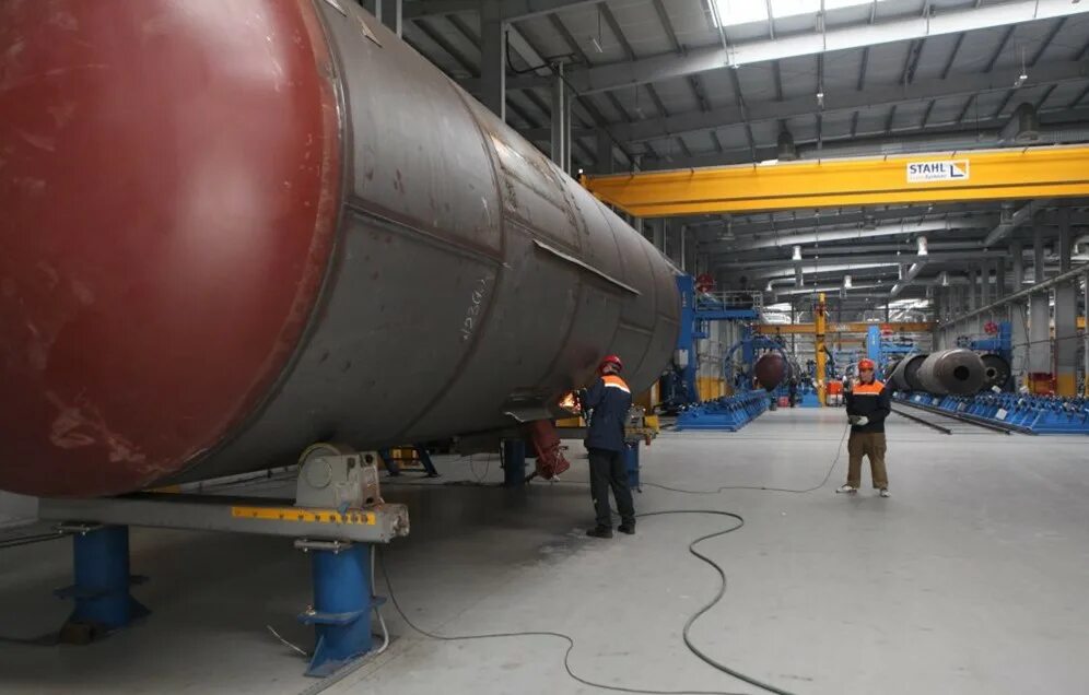 Взрыв вагона цистерны. Вагоны грузовые в ремонтном депо. Вагоны цистерны алтайвагон. Ремонт вагонов цистерн. Вагоны грузовые в ремонтном депо.