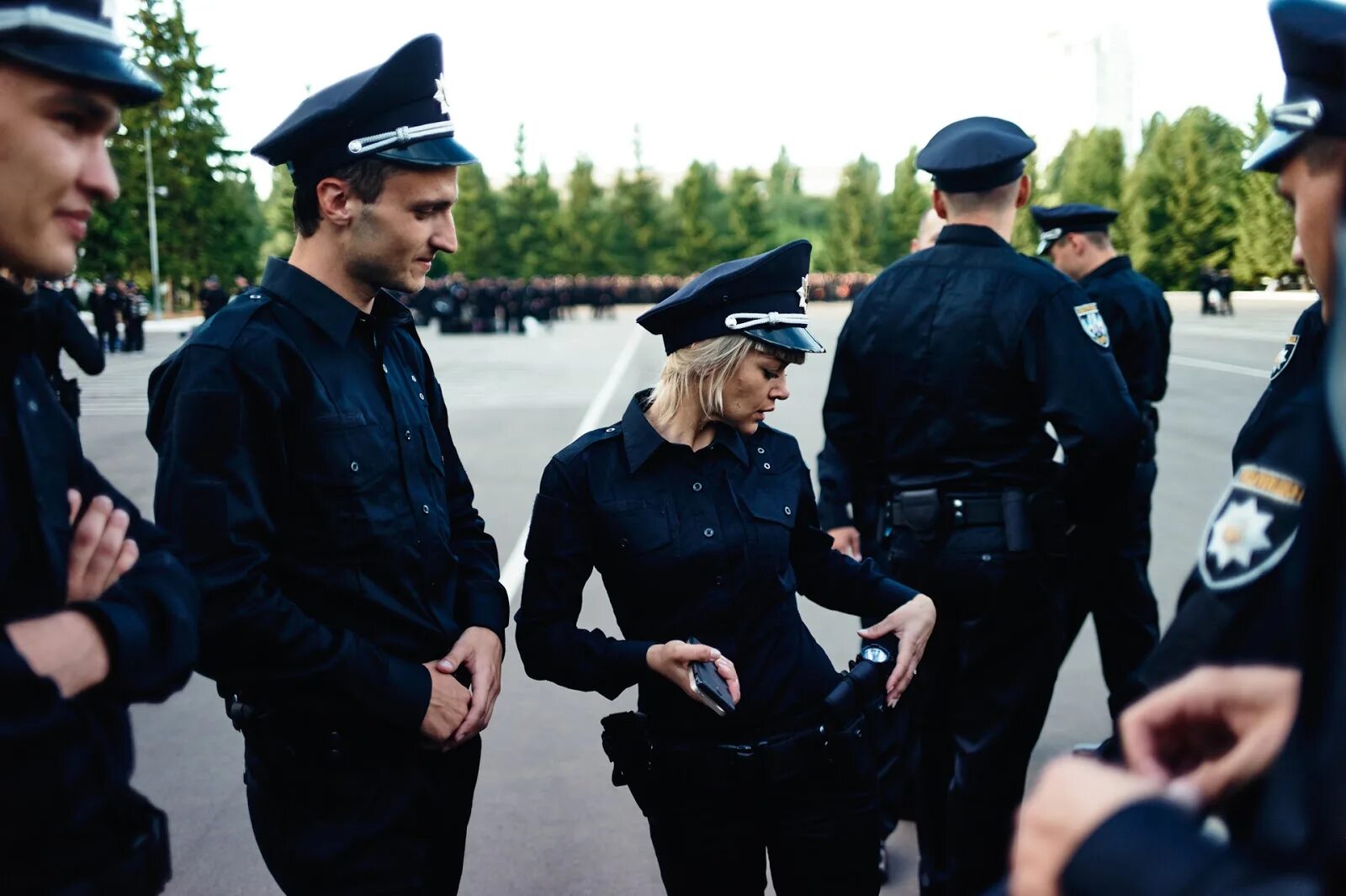Кто такие полицаи. Украинская полиция. Форма полиции Украины. Полиция Украины женщины. Академия полиции Украины.