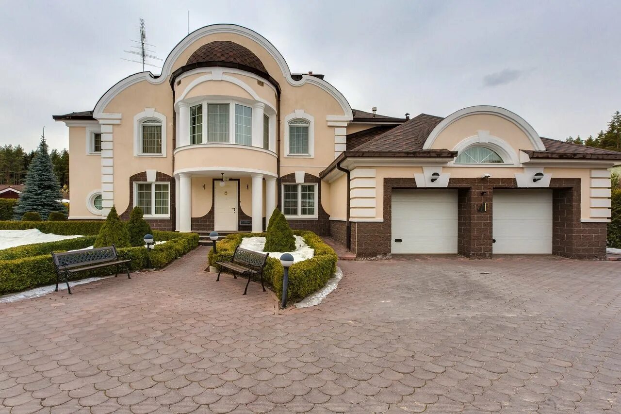 Рублевка дома. Pasyolok florans v rublyovke. Особняки в москве на рублевке. Рублёвское шоссе особняки. Жуковка рублево-успенское шоссе.