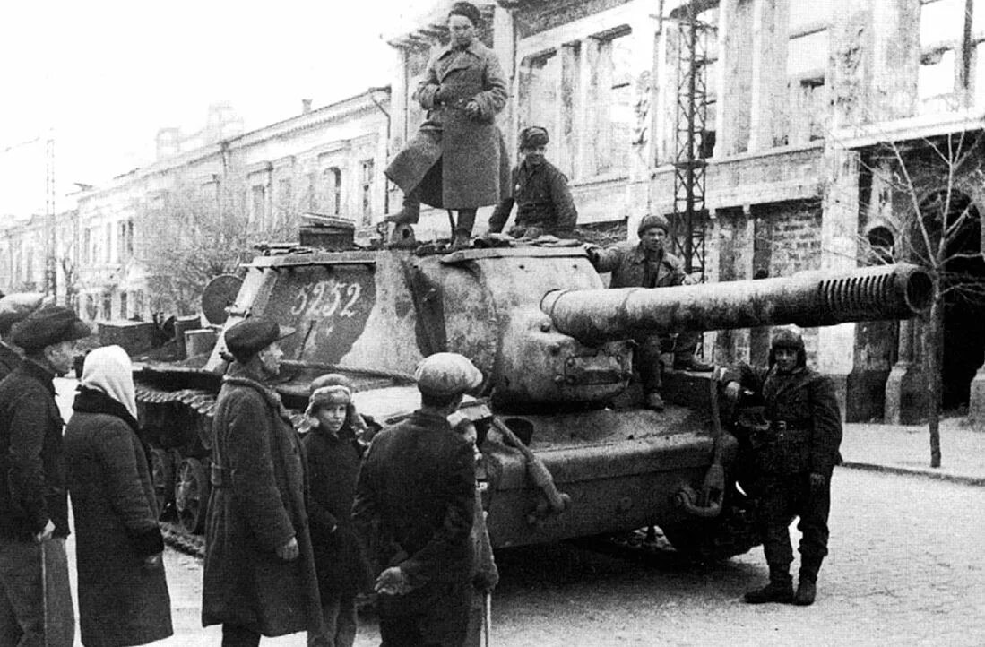 2 апреля 1944 года. 13 Апреля. Освобождение Симферополя от немецко-фашистских захватчиков. Освобождение Симферополя 1944. Су 152 1824-го тяжелого самоходно-артиллерийского полка. Освобождение Симферополя апрель 1944.