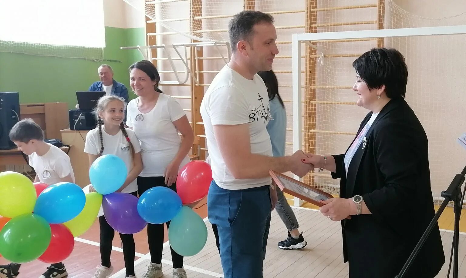Нацпроект поддержка семей имеющих детей. Проект счастливая семья. Счастливая семья ггту. Страница семейного сайта. Поддержка семей имеющих детей.