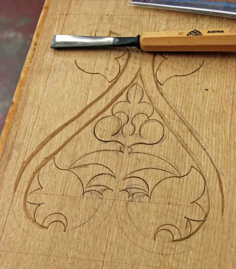 Панно вырезанное из дерева. Вырезка доски. Вырезка доски. Бормашина для резьбы по дереву. Контурная резьба по дереву.