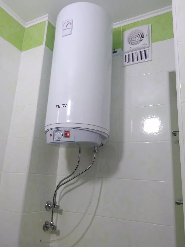 Розетка для водонагревателя в туалете. Розетка для водонагревател. Кабель для проточного водонагревателя 55 квт. Высота розетки для водонагревателя. Водорозетка для бойлера.