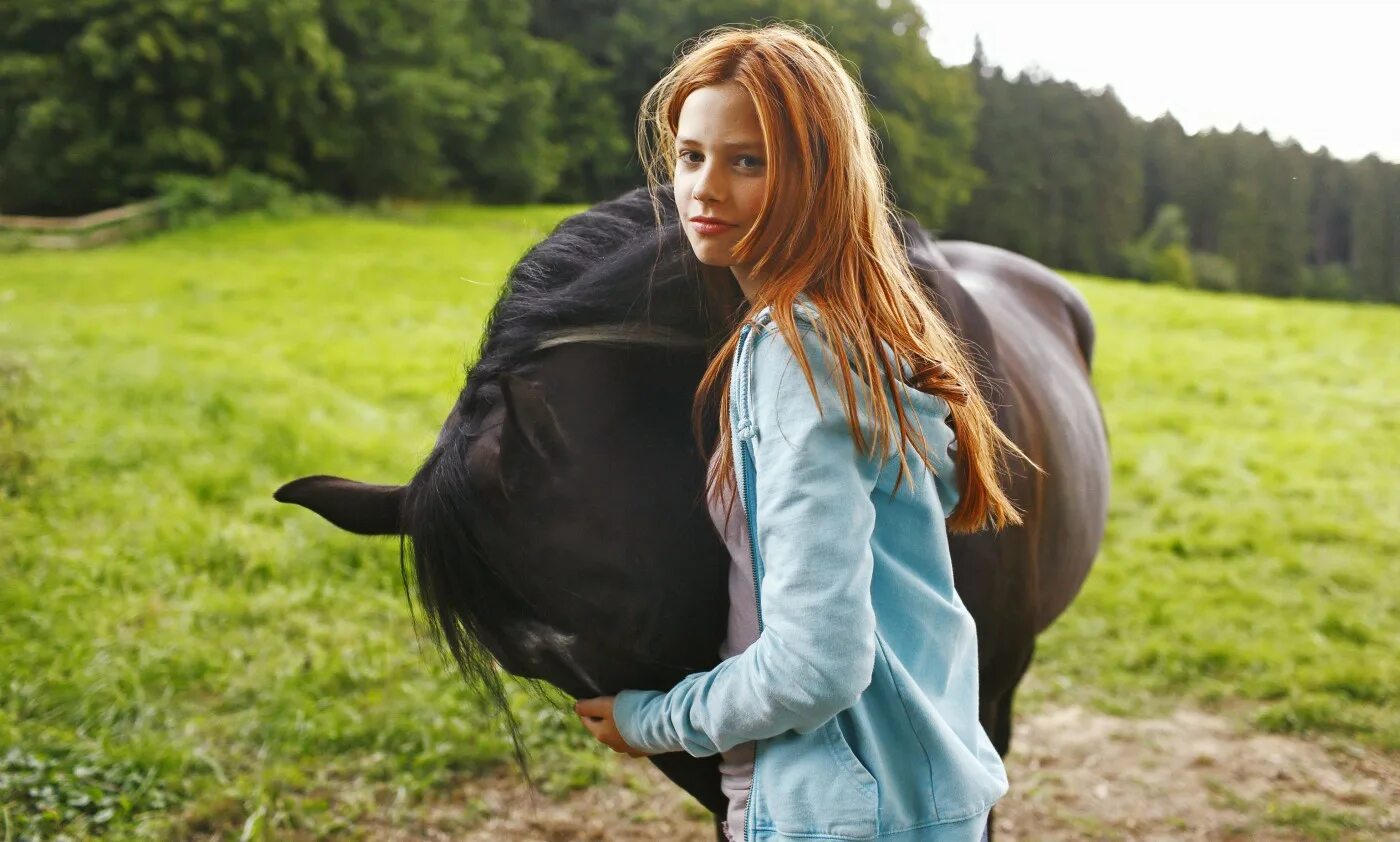 Восточный ветер 2 (2015) ostwind 2. Ханна бинке восточный ветер. Ханна бинке 2013. Восточный ветер конь оствинд. Восточный ветер фильм.