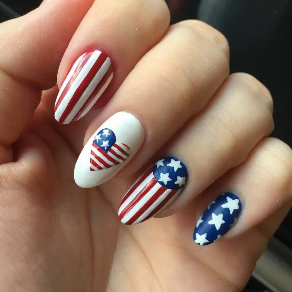 Ногти дизайн флаг. Американский маникюр. Маникюр в Америке. Флаг на ногтях. Маникюр с флагом.
