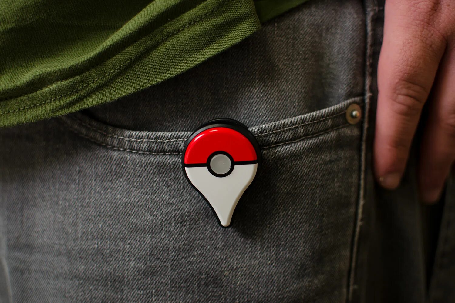 Кнопка покемон го. Pokemon go plus. Покемон го браслет для ловли. Гаджеты покемон. Рокёмои go plus.