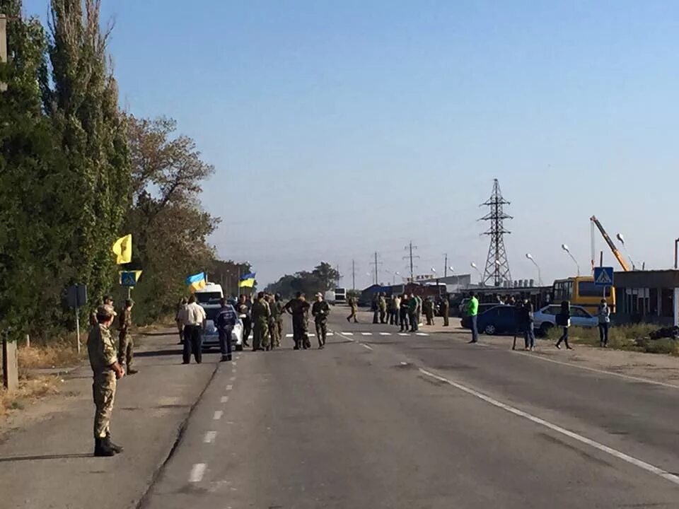 Блокада крыма. Гражданская блокада Крыма. Продовольственная блокада Крыма. Блокада Крыма со стороны Украины. Блокада Крыма 2014 год Чонгар.