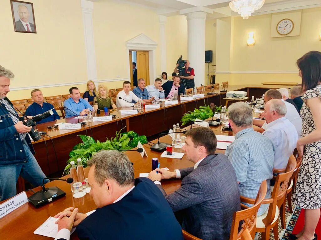 орловский департамент. малый зал орловской областной администрации. управление образования орловского района орловской области. издательство просвещение руководство. департамент сельского хозяйства смоленской области.