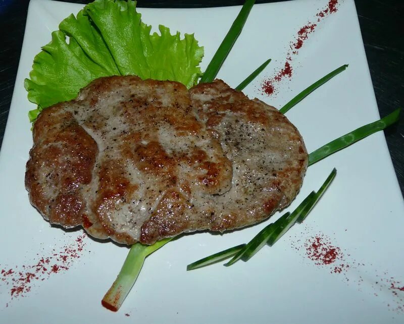 100 грамм жареного мяса. 100 грамм жареного мяса. Кусок мяса вес. 100 грамм шашлыка. 100 грамм мяса на тарелке.