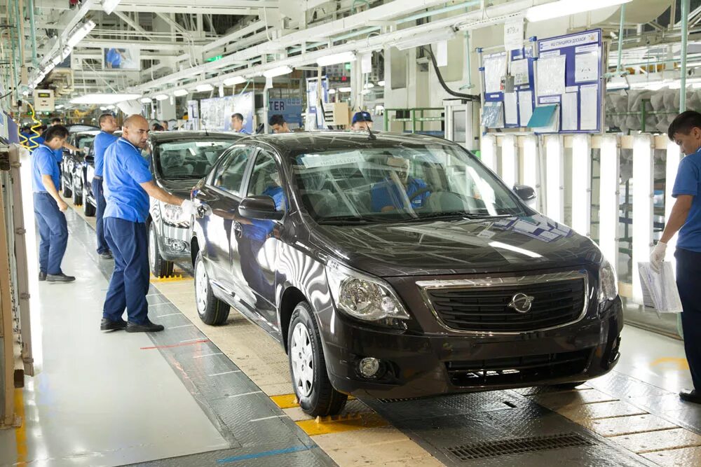 Uz avto savdo. Асакинский автомобильный завод GM Uzbekistan. Завод UZAUTO Motors в Узбекистане. Узбекистан Асака машина завод. Узбекистан Шевролет завод.