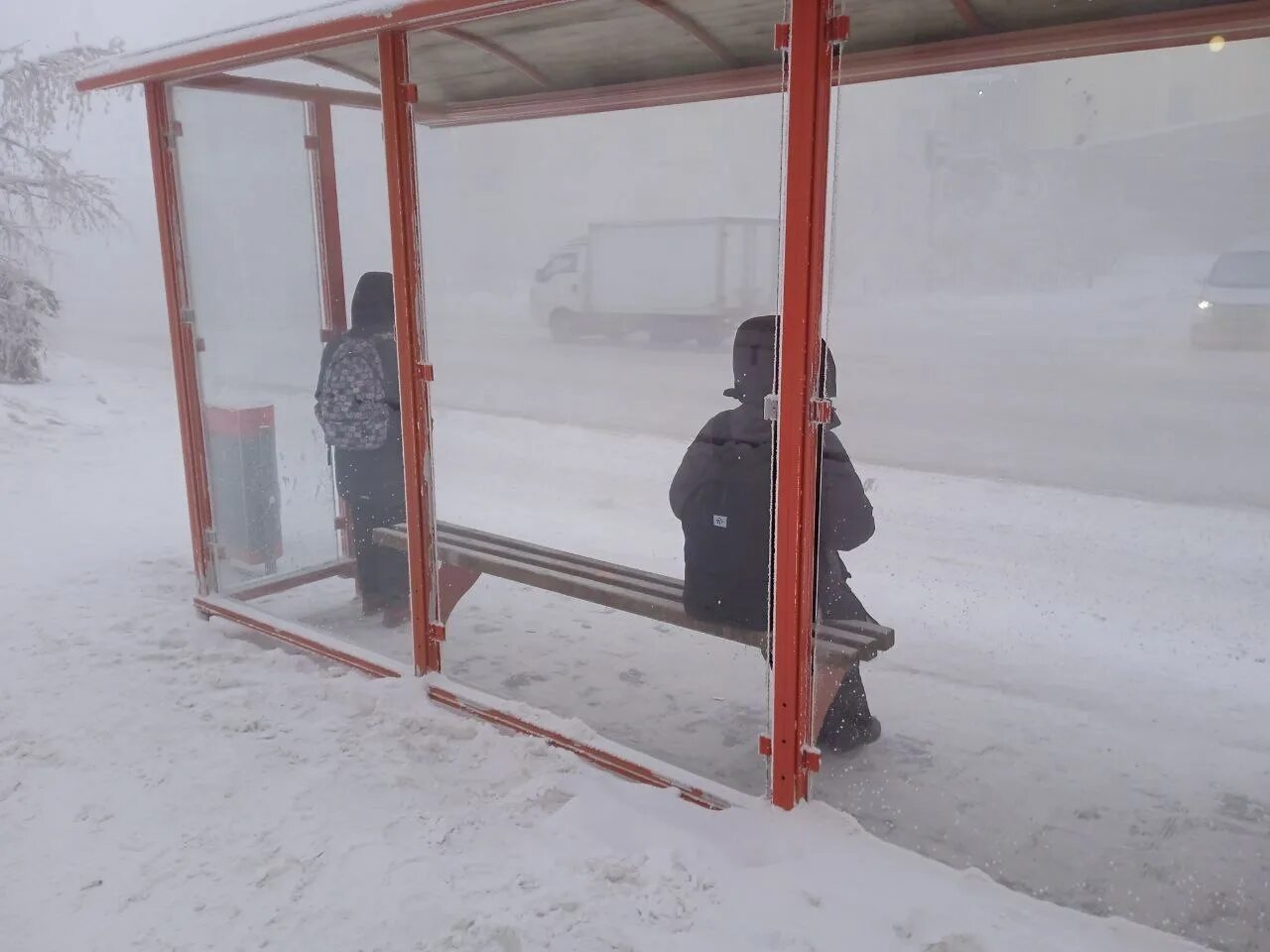 Сильные морозы в якутске. Сильный Мороз в Якутии. Якутские школьники зимой. Морозы в Якутии 2023.