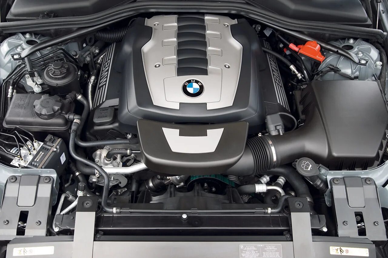 Звук двигателя бмв. Мотор БМВ 4.4. Мотор n62 BMW. BMW 3.6 мотор. Двигатель БМВ 6 4.4 н62.