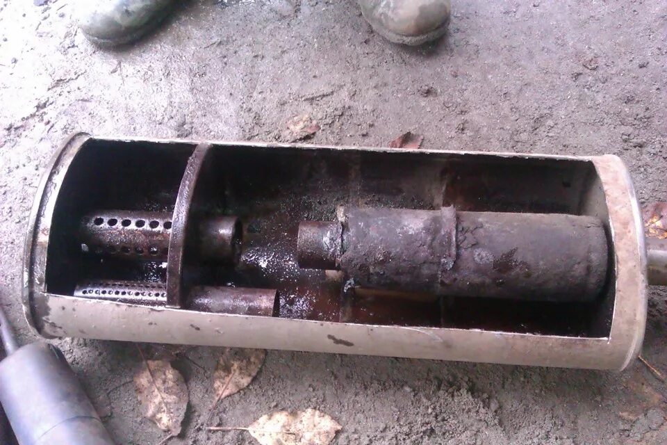 Почему прогорел глушитель. Глушитель ваз 2112 внутри. глушитель ваз 2112 изнутри. глушитель ваз 21124. глушитель ваз 2112 стандарт внутри.