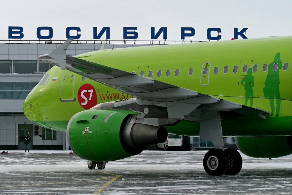 S7 airlines сибирь. S7 Airlines Толмачево. S7 Airlines Новосибирск. Самолеты s7 Airlines Новосибирск. Самолеты авиакомпании Сибирь s7.