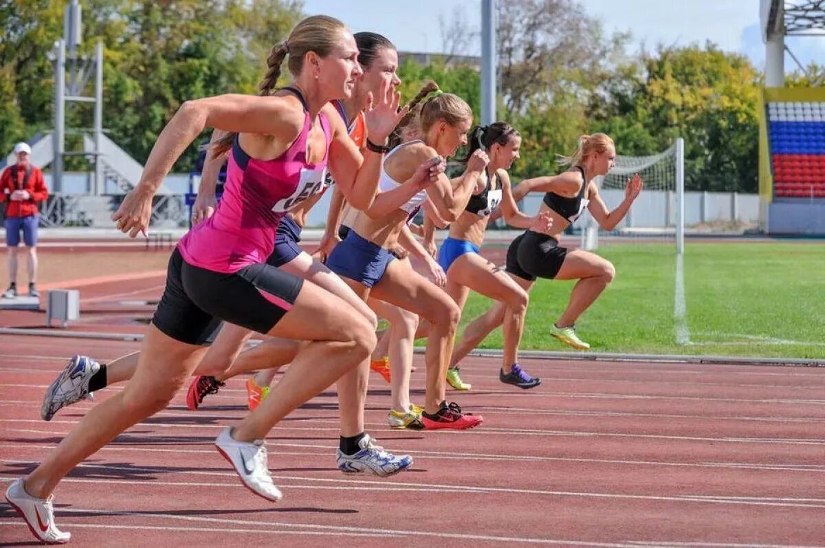 Спортсмен занимающийся атлетикой. Легкая атлетика. Спорт легкая атлетика. Соревнования по легкой атлетике. Легкий.