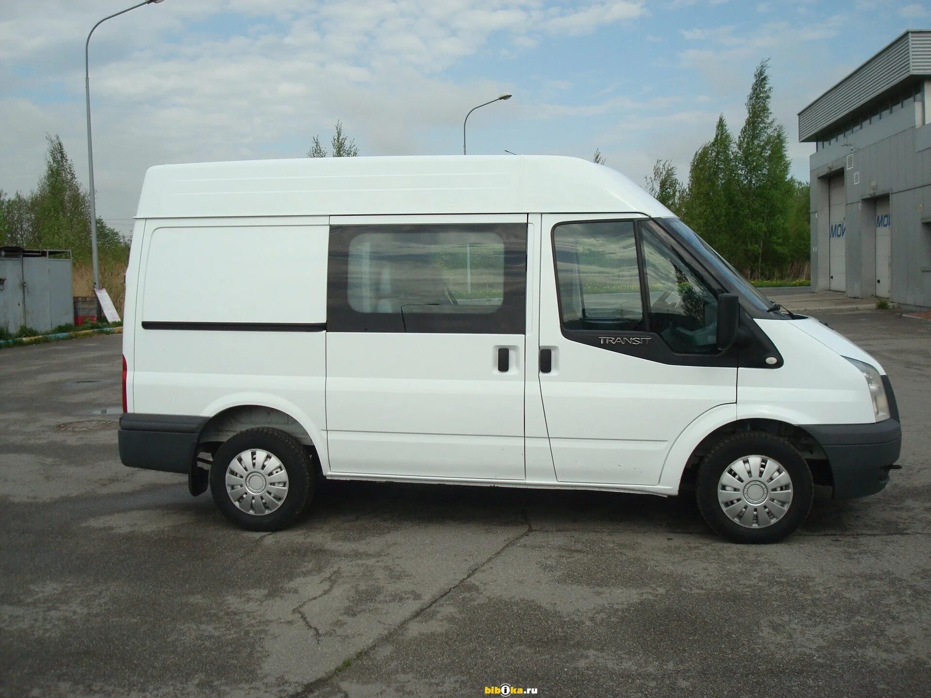 Ford Transit пассажирский 2012. Ford Transit Грузопассажирский фургон. Форд Транзит Комби. Форд Транзит пассажирский 14+1.