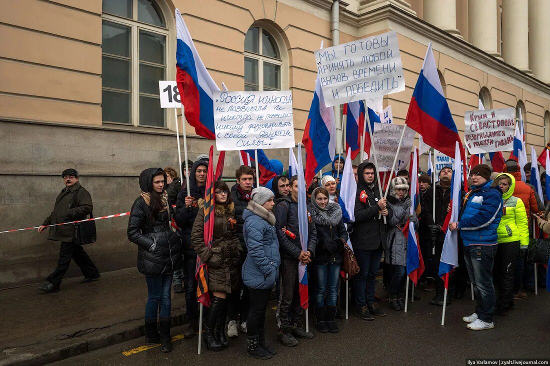 Антимайдан на Украине. Антимайдан Донецк. Антимайдан фото. Антимайдан митинг 2015 плакаты.