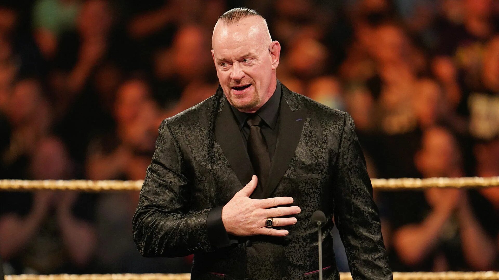 Гробовщик 2025. Гробовщик рестлер 2025. гробовщик с титулом wwe. hall of fame 2025. wwe hall of fame 2025 на русском.