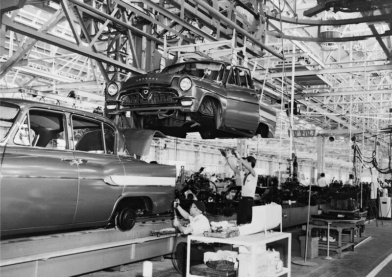 Первая компания автомобилей. Конвейер Тойота 1970. Конвейер Nissan 1950. Завод Toyota в Японии. Toyota Motor co 1937 завод.