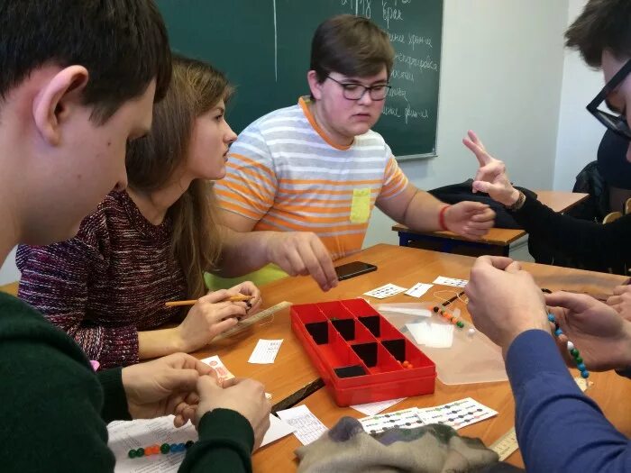 урок деловая игра. деловая игра в школе. ролевые игры для обучающихся. сюжетно ролевая игра поликлиника в подготовительной группе. сюжетно-ролевые игры.