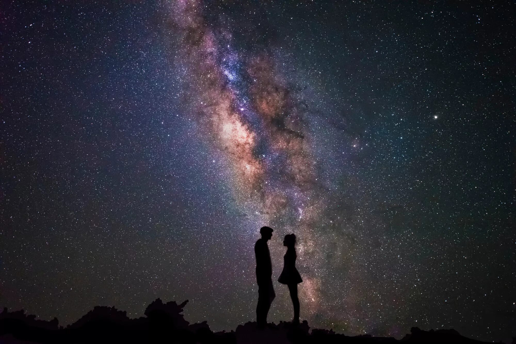 Посмотри на небо на телефон. Звездное небо Млечный путь Галактика. Звезда с неба. Под звездным небом. Звездное небо пара.