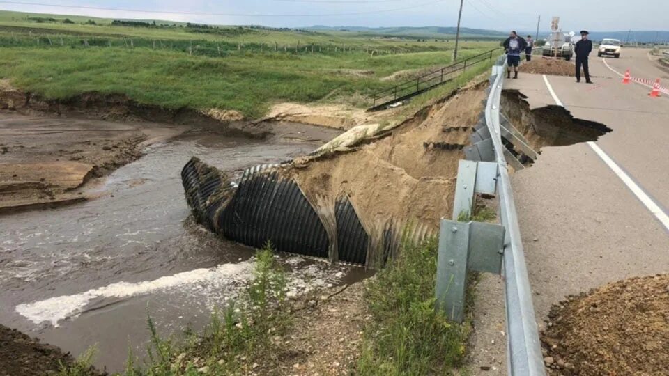 Размыло мост. Дорога Амур Чита-Хабаровск. Наводнение Шилка 2021 Забайкальский край. Мост Шилка Забайкальский край. Наводнение в Забайкалье.