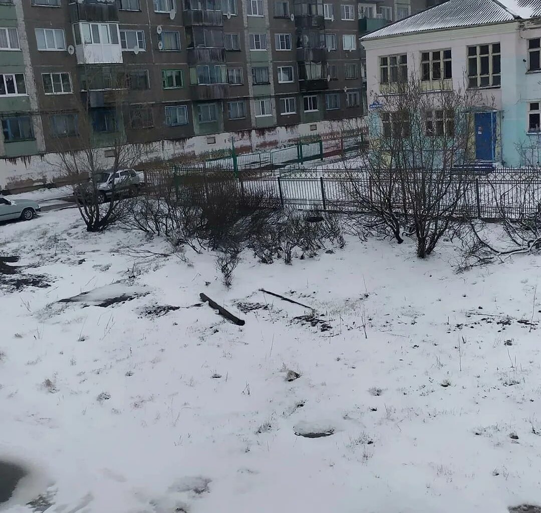 В каком году был снег в июне. Воркута снег летом. снег в июне. летом выпал снег. воркута июнь снег.