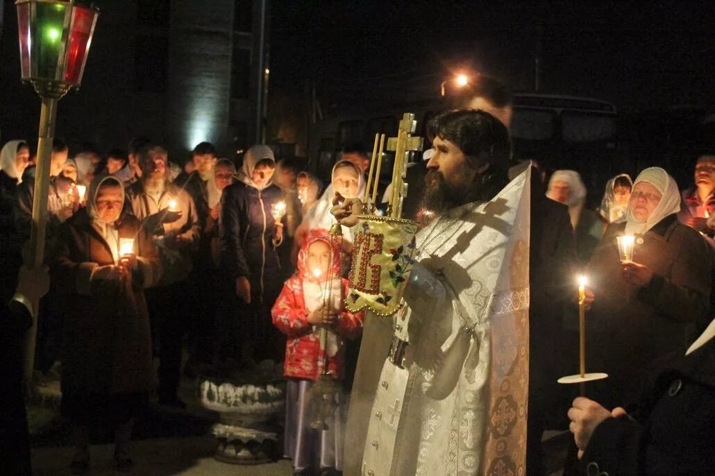 Черняховск церковь ночью пасха. Анна богословский женский монастырь. Служба в церкви пермь. Пасхальная служба в церквях и храмах перми. Служба в церкви пермь.