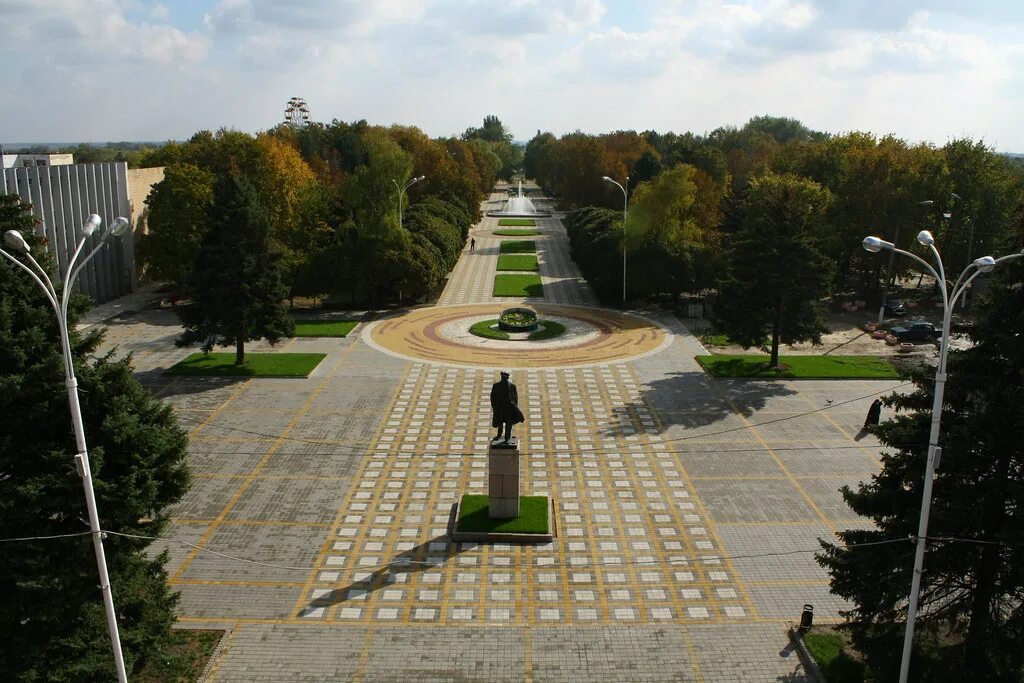 Станица Каневская Краснодарский край. Каневская станица Краснодарский край парк. Площадь станицы Каневской. Центральный парк станица Каневская.