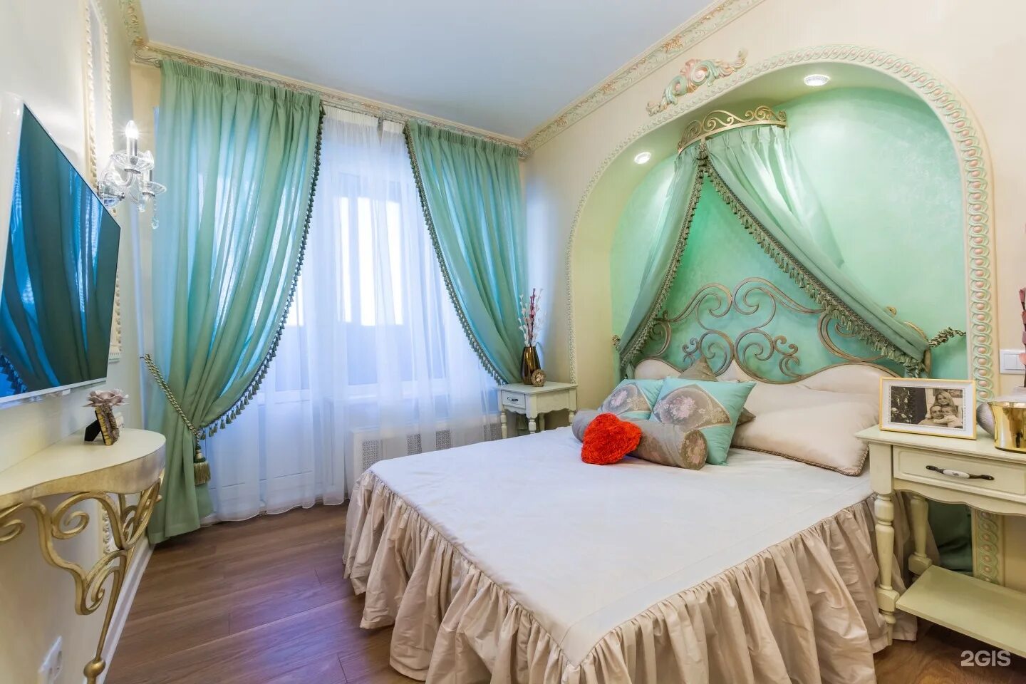 Комната взрослая спальня. Покажи взрослую комнату. Детская и взрослая спальня. Комната девушки в гостинице. Необычный декор для спальни.