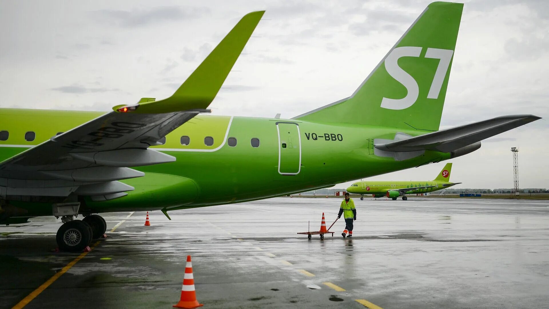 Embraer 170 самолет. Самолёты s7 Авиапарк. S7 Airlines авиакомпания Новосибирск. Embraer e170 s7 Airlines.