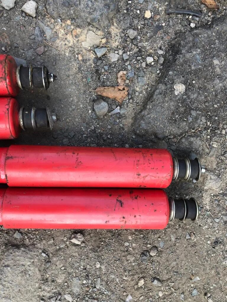 Передние амортизаторы для сурф 130. Задний амортизатор на королла 120 new sr. Подвеска тойота хайлюкс сурф 185. Амортизаторы сурф 130. Амортизаторы хайлюкс сурф.