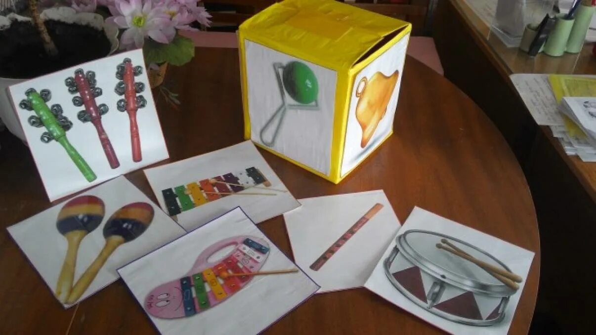 Тактильная коробка для малышей. Волшебная коробочка своими руками. Волшебная коробка для детского сада. Коробка для дидактической игры. Игра волшебная коробочка.