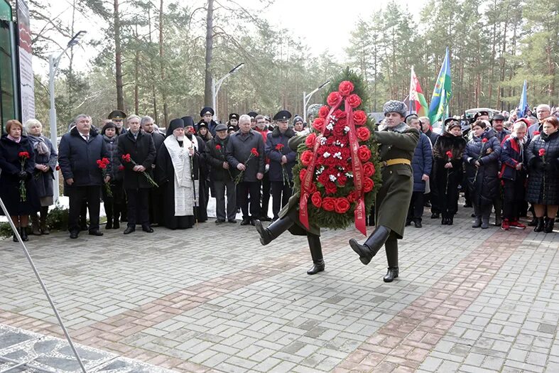 гомельская область калинковичский р-н г п озаричи. прогноз погоды в озаричах калинковичского. озаричи калинковичский район год малой родины 466 лет праздник. поселок озаричи гомельская область. митинг-реквием у мемориального комплекса «озаричи» 2021 года.