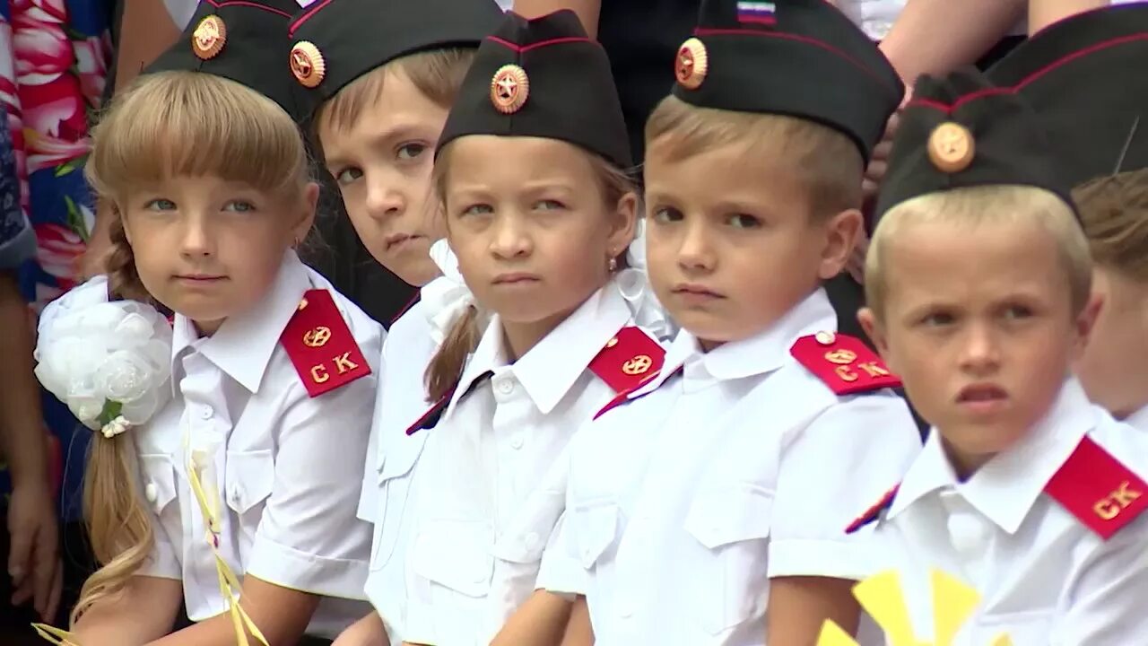 СОШ 16 Славянск на Кубани. Казачий класс в школе. Первоклашка в казачьей форме. Казачья школа дети. Школа 18 славянска на кубани