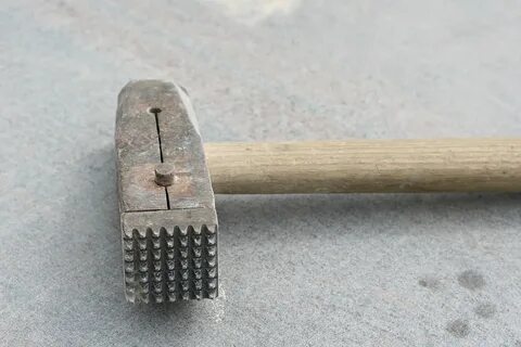Зубчатый молоток