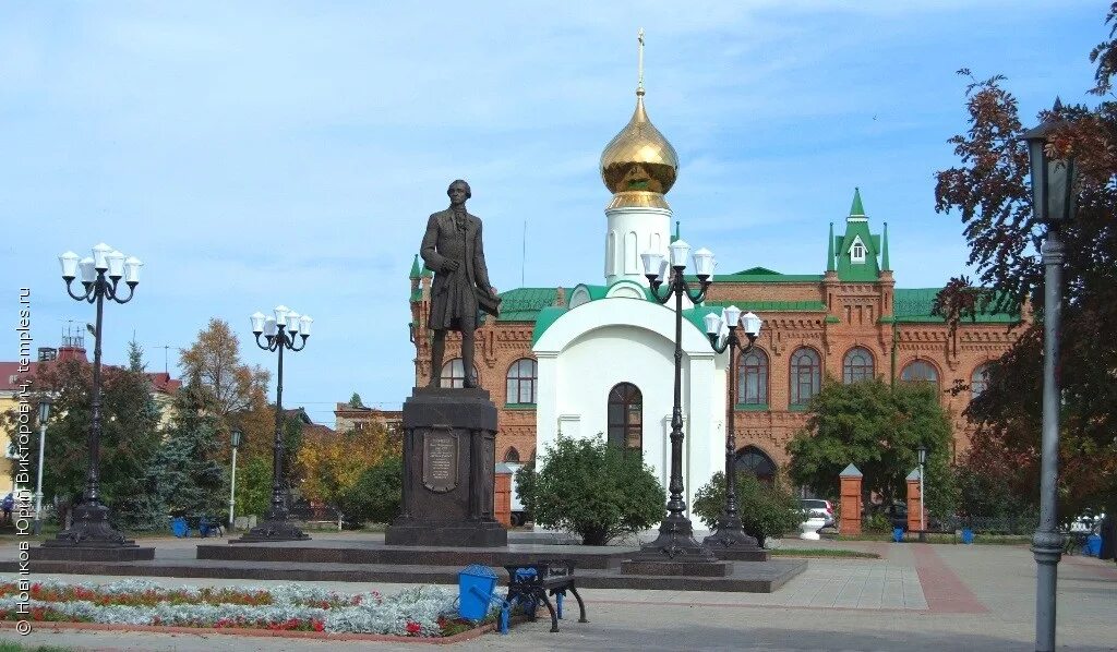 Сколько лет бузулуку. Троицкий парк Бузулук. Памятник Кириллову в Бузулуке. Город Бузулук Оренбургской области Троицкий парк. Памятник Малявину в Бузулуке.