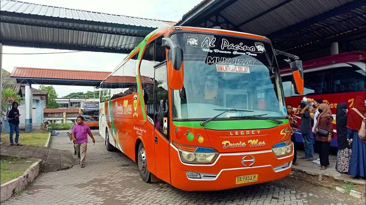 Оранжевый автобус. Тур оранжевый автобус. МАЗ автобус оранжевый. Оранжевый автобус Бангкок.