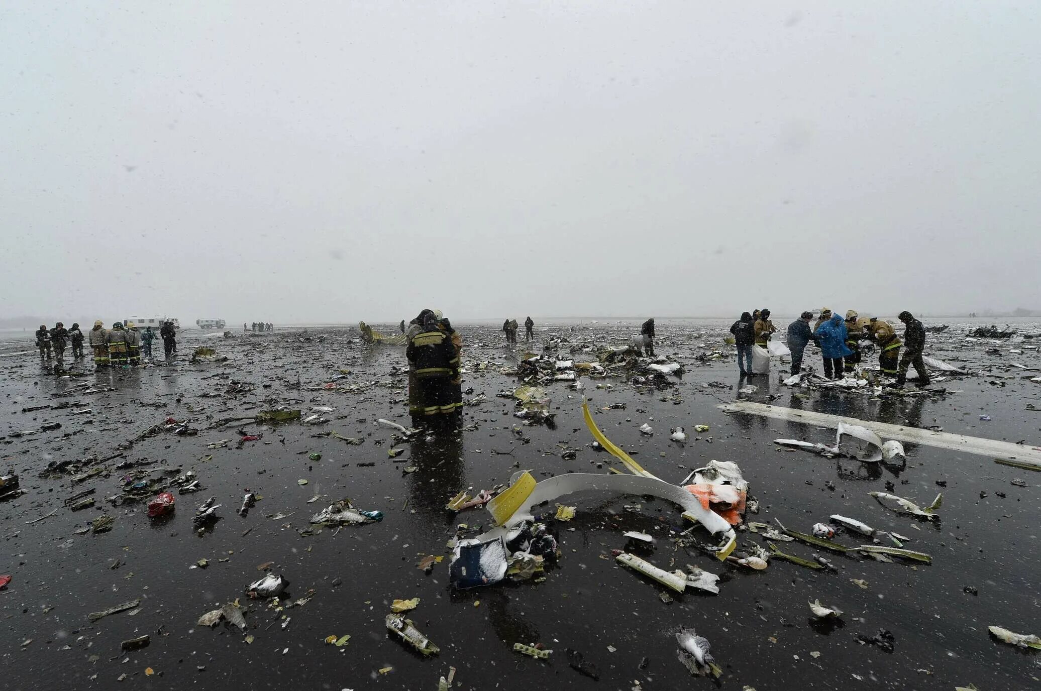 Крушение Боинга 737 в Ростове на Дону. Боинг 737 Ростов на Дону катастрофа. Flydubai Ростов на Дону крушение. Flydubai катастрофа в Ростове в 2016. Авиакатастрофа 19