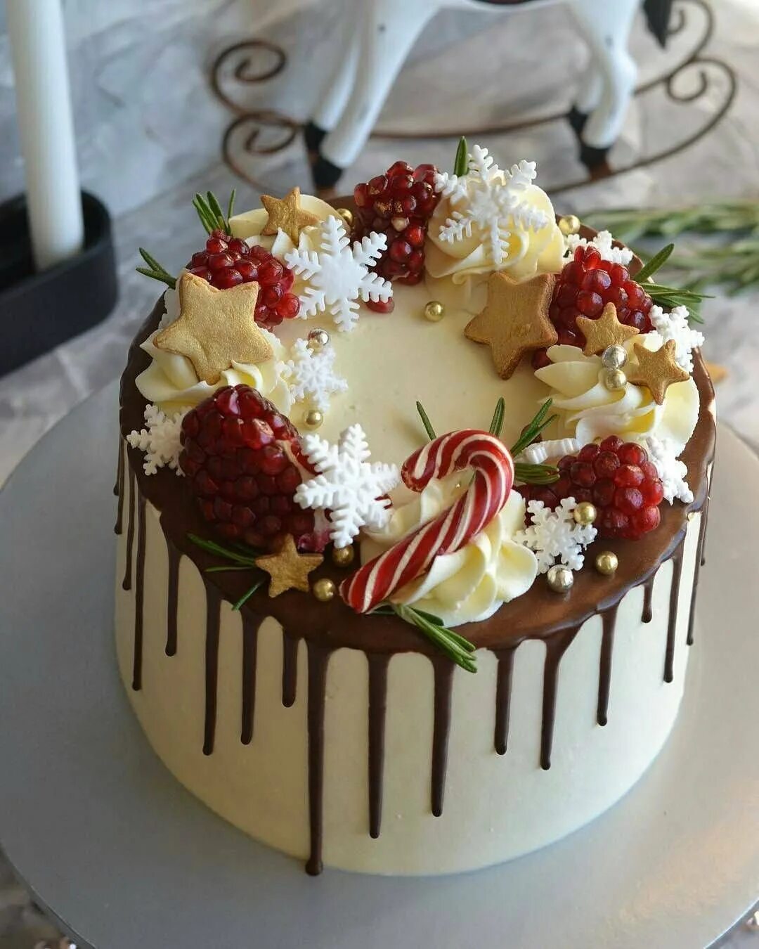 Украшение торта. Красиво украсить торт. Кремовое украшение торта. Новогогоднее украшение торта. Фото современных тортов