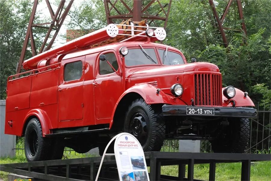 Памятник пожарному автомобилю. Пожарная машина ЗИЛ 164. ЗИЛ 164 пожарный автомобиль. Пожарная машина на базе ЗИЛ 164. ЗИЛ 157 пожарный.