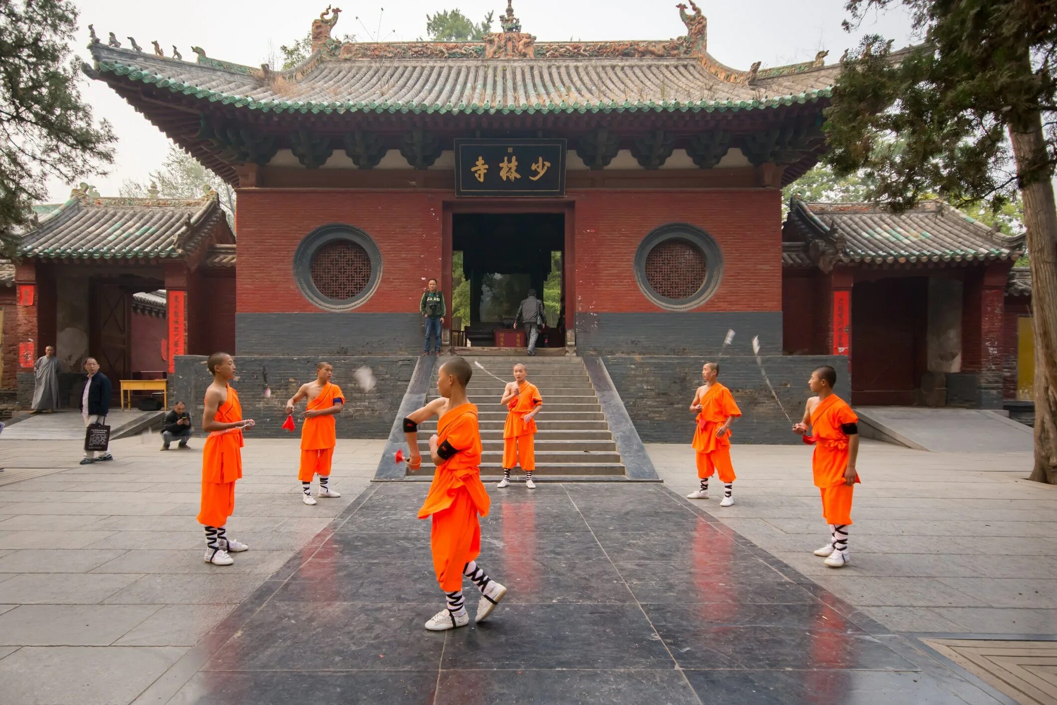 Shaolin temple. Монастырь Шаолинь Хэнань. Китай храм Шаолинь. Кунг-фу монастырь Шаолинь. Буддийский монастырь Шаолинь.