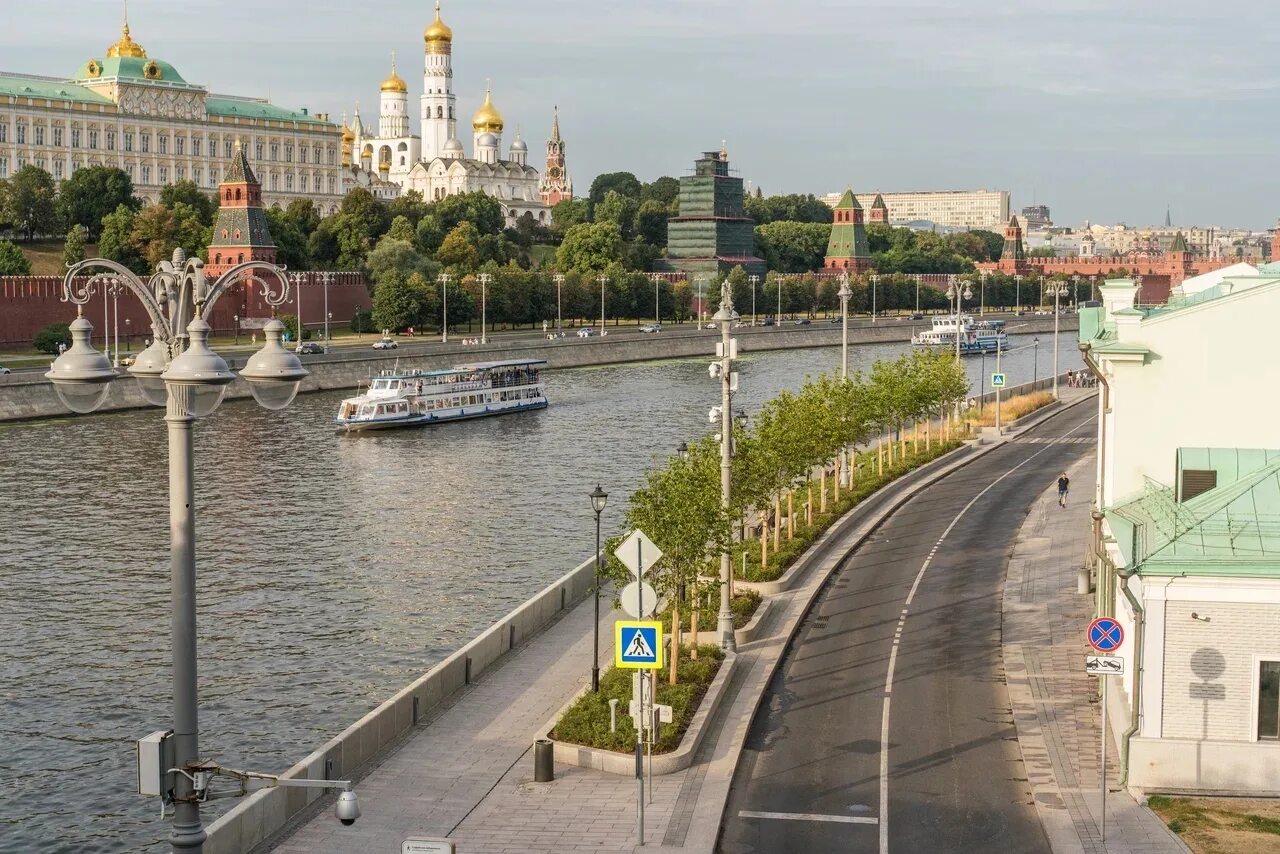 Набережная в москве где. Остров Балчуг Софийская набережная. Остров Балчуг в Москве. Остров Балчуг в Москве вид сверху. Остров Балчуг Софийская набережная карта.