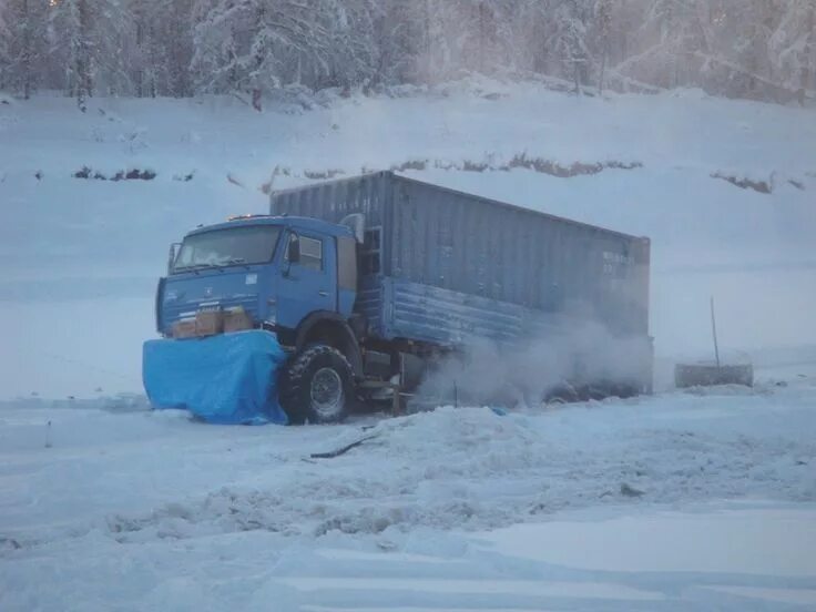 Отсыпка дорог на севере. Севера водитель дороги водитель. Замерзшая техника на севере. Водители севера. Дальнобой севера зимник.